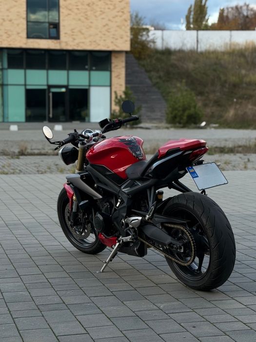 Triumph street triple 675 (2015)