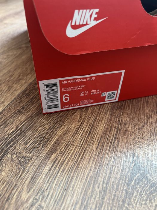 Кросівки жіночі Nike air vapormax plus 38.5 розмір оригінал