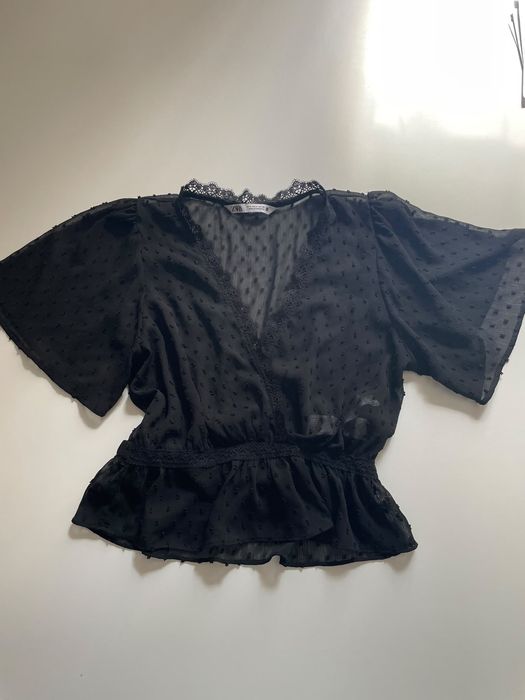 Koszulkaz dekoldem ZARA