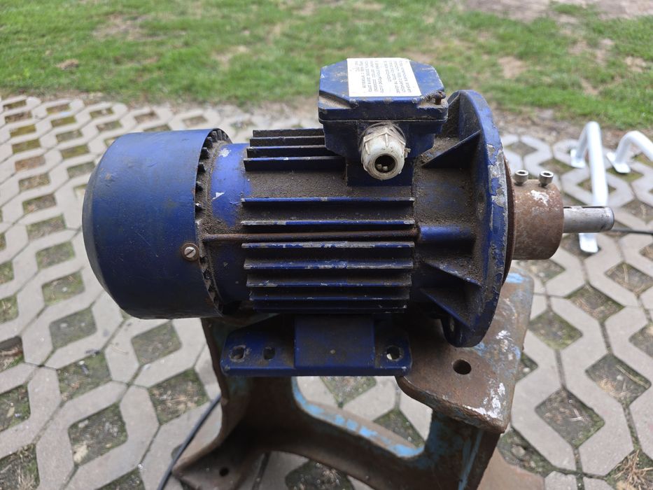 Silnik elektryczny  trójfazowy besel 1.5 kw  ,1400 obrotów