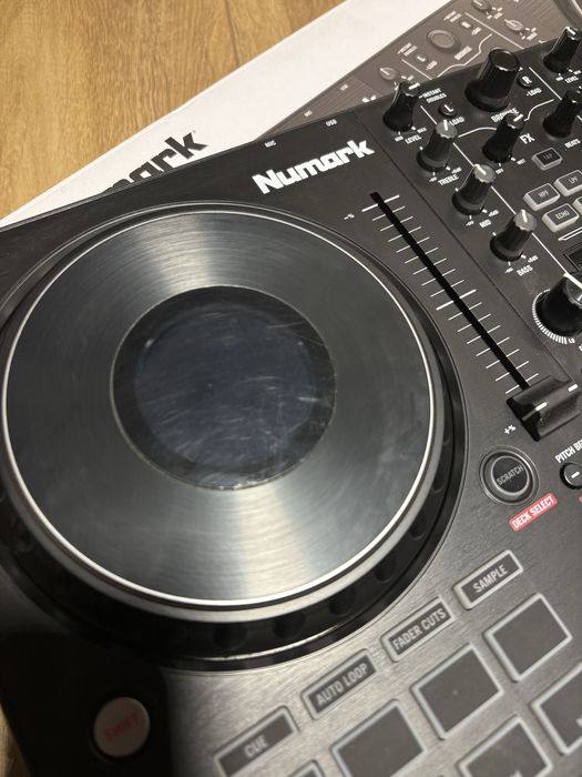 Numark mixtrack platinum FX kontroler DJ