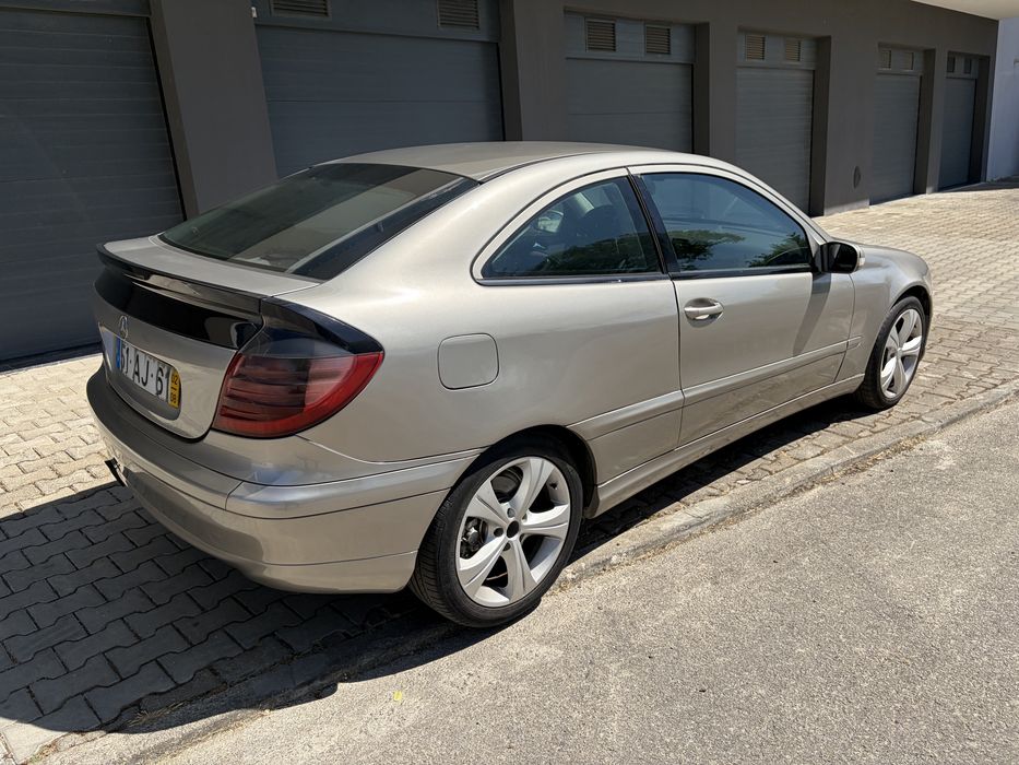 Mercedes-Benz C 220 — fotografia 3