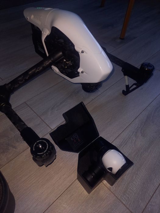 Dron inspajer 1 z waliskom