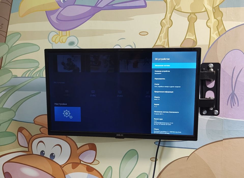 Телевізор AKAI UA24LEZ1T2S ( З кронштейном в подарунок)