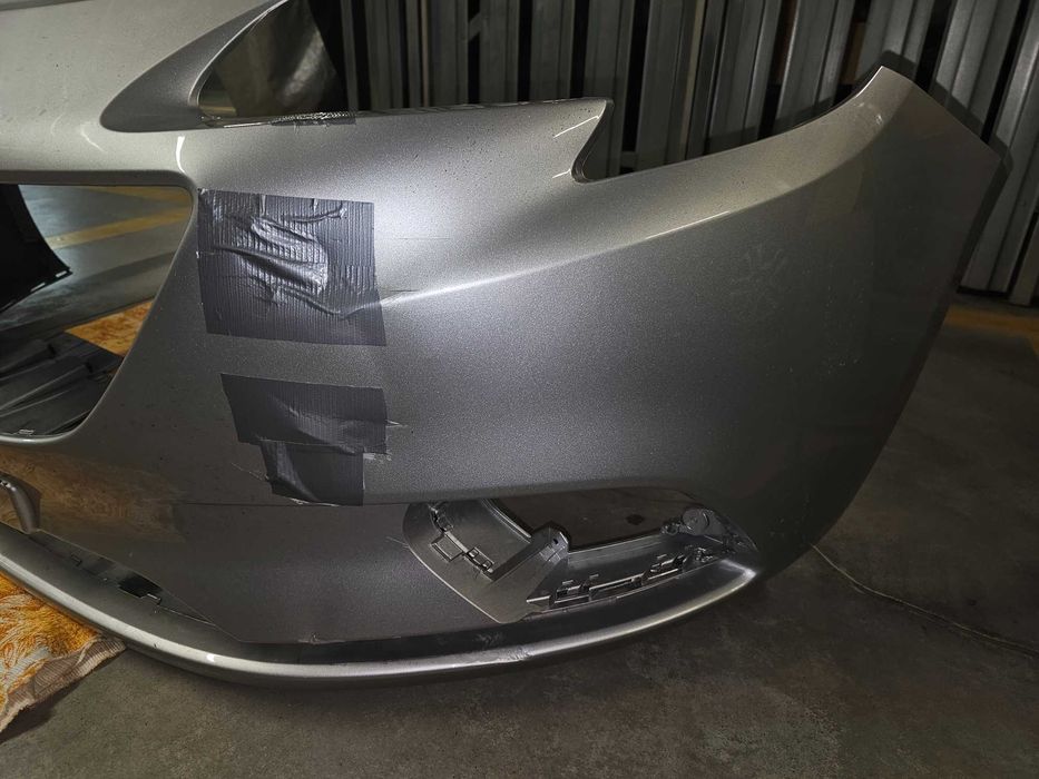 zderzak opel corsa E, kolor z176, pęknięcie