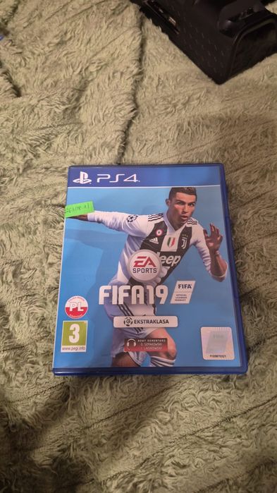 Sprzedam ps 4 z grami