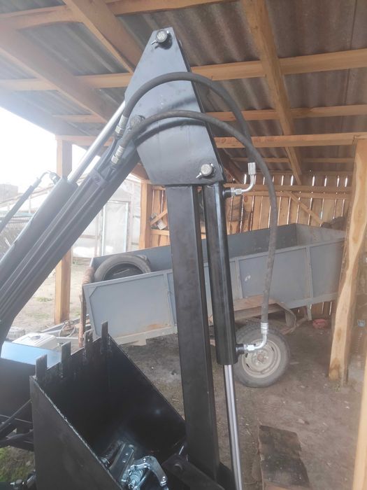 Навісний міні екскаватор