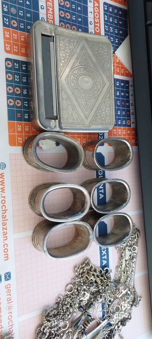 Vendo lote de diversas peças em prata e casquinha.