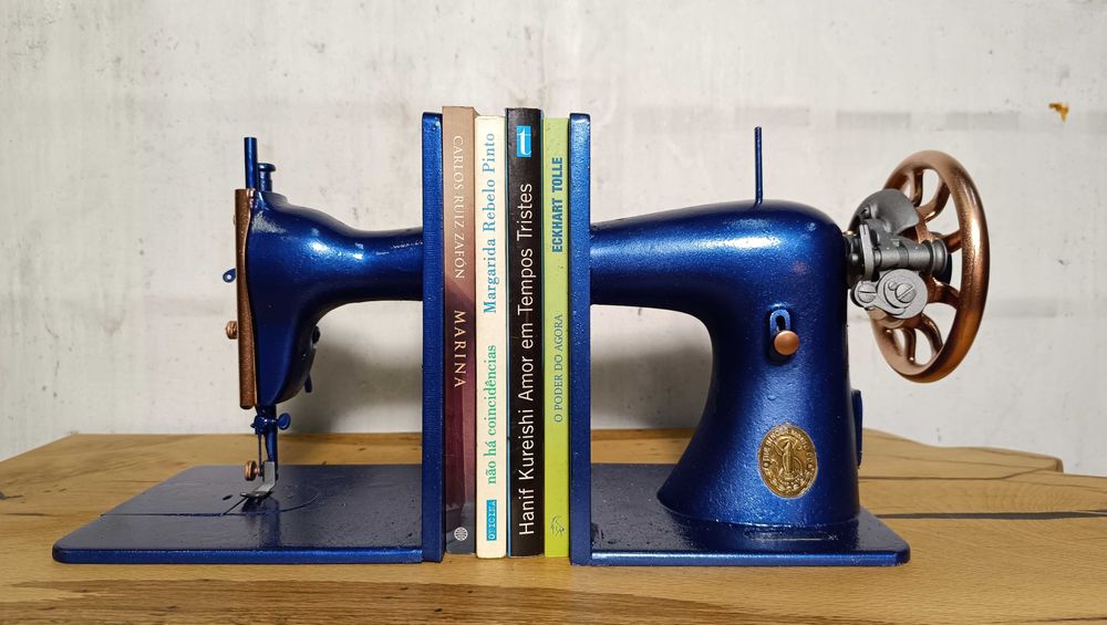 Vários Apoio de livros de máquina de costura antiga | Peça exclusiva