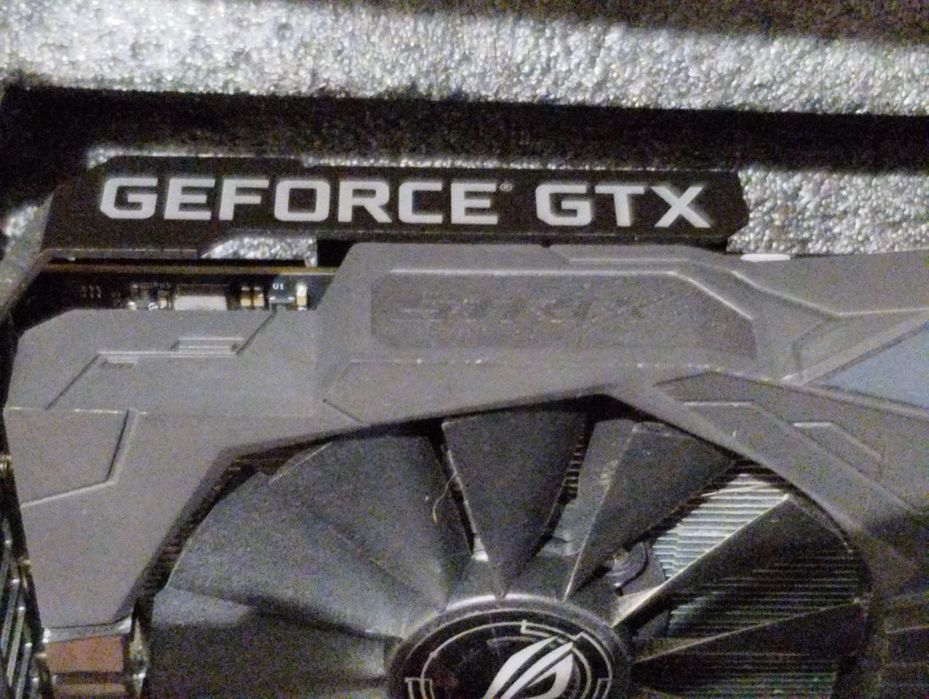Placa gráfica GeForce GTX 1650 - Em bom estado