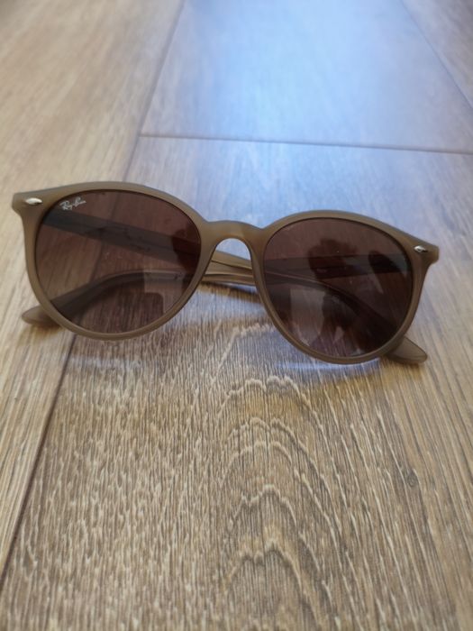 Óculos de sol Rayban danificados