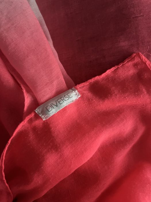 Lekki szal biało różowy neonowy