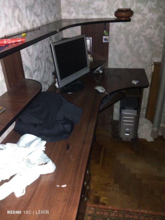 Угловой компьютерный стол