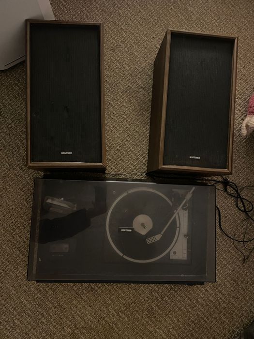 Gira discos com cassete Waltham