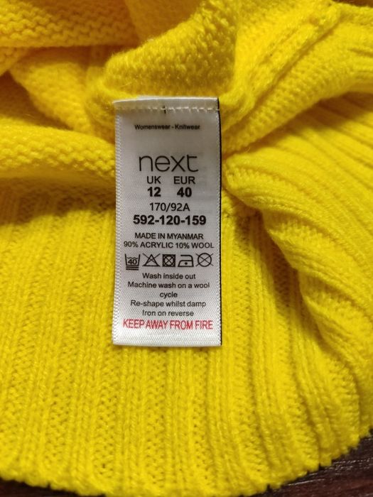 Свитер яркий,желтый