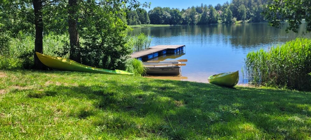 Domek na Mazurach z własną linią Mazury Domki nad jeziorem Noclegi Ełk Prywatna Plaża Łódka Kajaki Pomost Wakacje Wczasy Urlop na Mazurach Last Minute