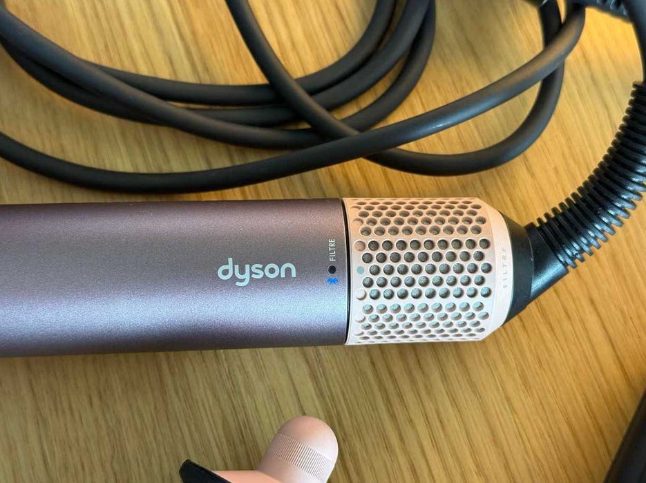 Dyson Airwrap i.d Straight wszystko, co na zdjęciu
