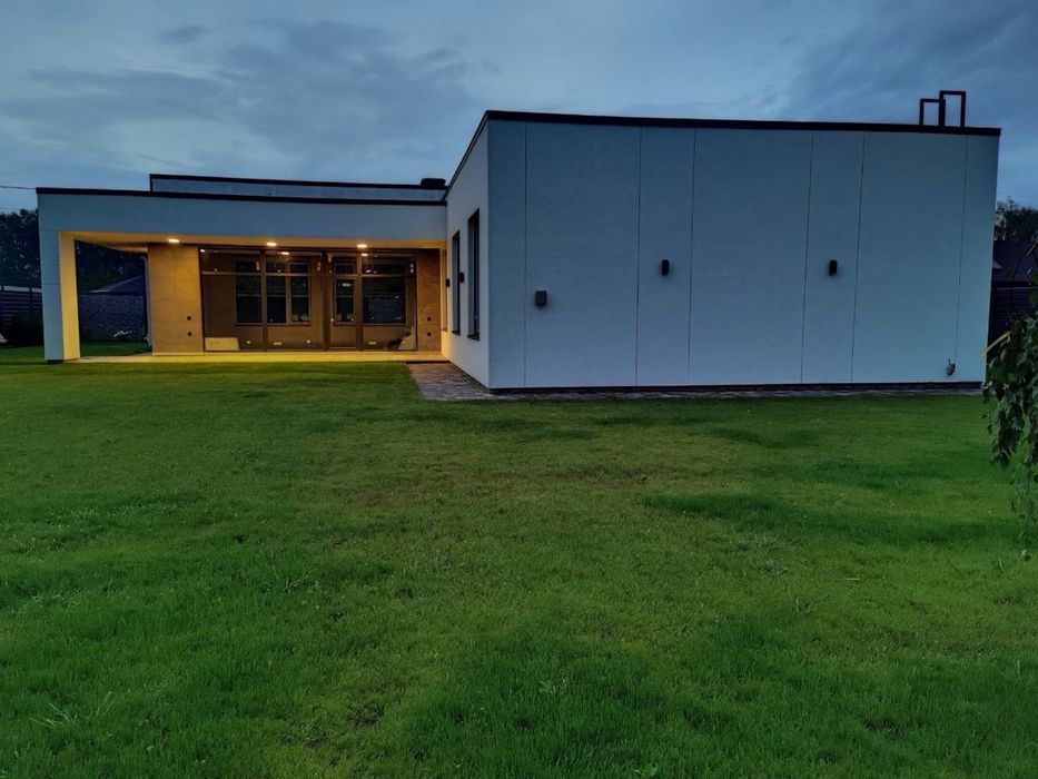 Сучазний будинок в с. Романків