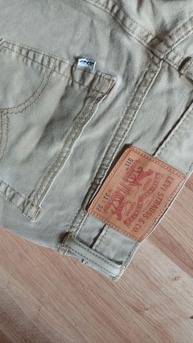 Damskie spodnie Levi's stan bardzo dobry rozmiar M beżowe jasne