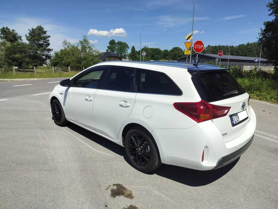 Toyota Auris Hybrid 2015