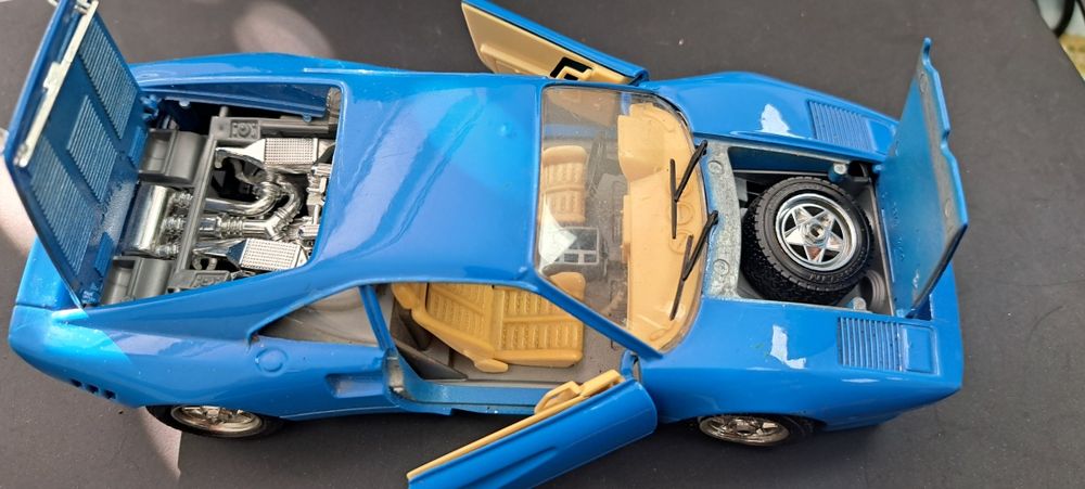 Машинка модель  ferrari gto 1984 bburago 1/24