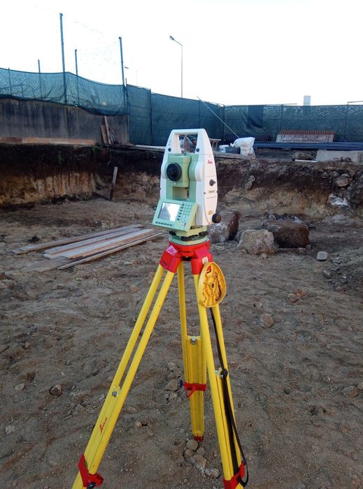 Estação total LEICA TCRM 1205 (Motorizada)