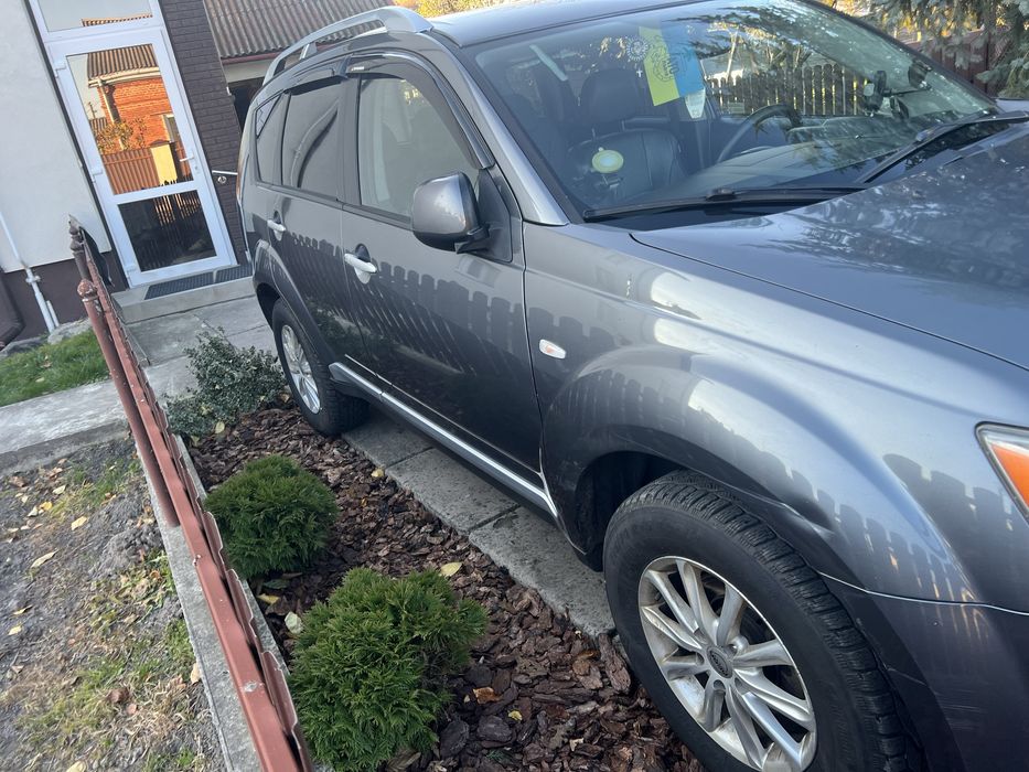 Мітсубісі Оутлендер ХЛ