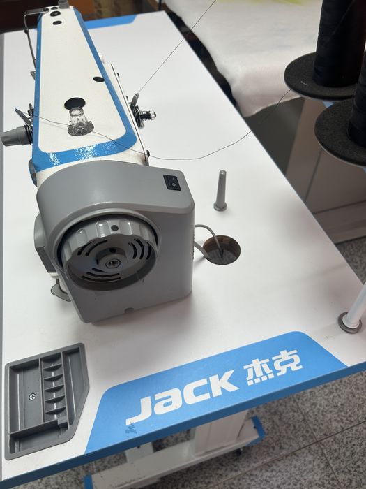 Máquina de Costura Industrial JACK 8558G – 1 Agulha / Ponto de Cadeia