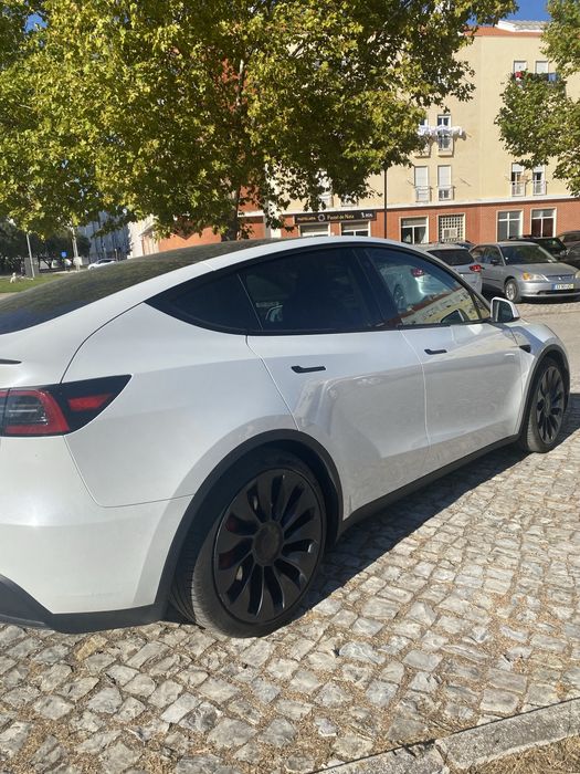 Tesla Model Y - Set 2023  - 14.161 Km