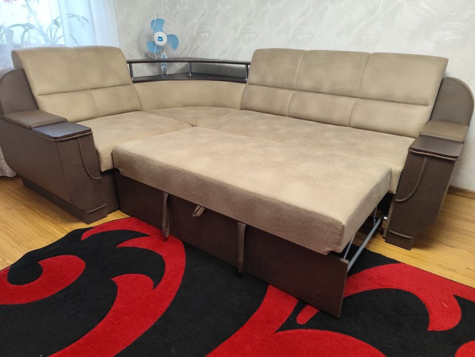 Диван кутовий в ідеальному стані