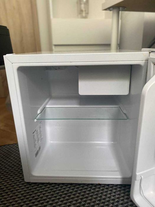 Lodówka mini Hisense RR58D4AWF 45 L