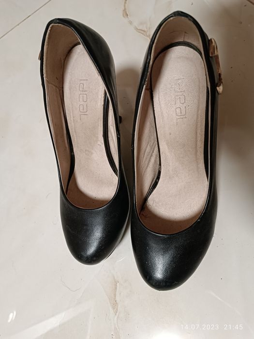 Жіночі туфлі на шпильці