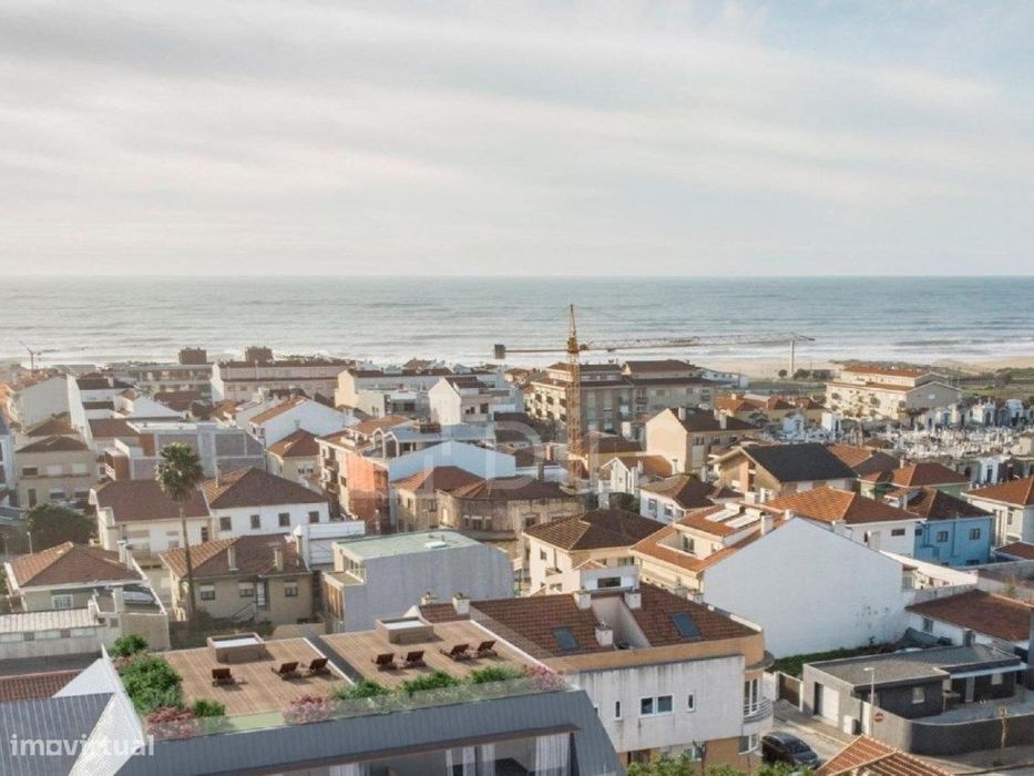 Apartamento T2 com varanda e garagem