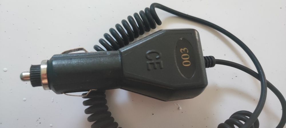 Carregador de isqueiro, telemóvel.