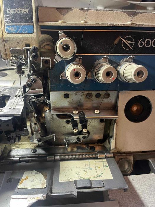 Overlock przemysłowy Brother 600
