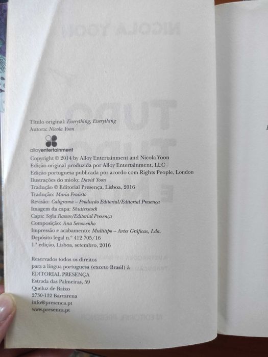 Livro "Tudo, tudo e Nós" de Nicola Yoon