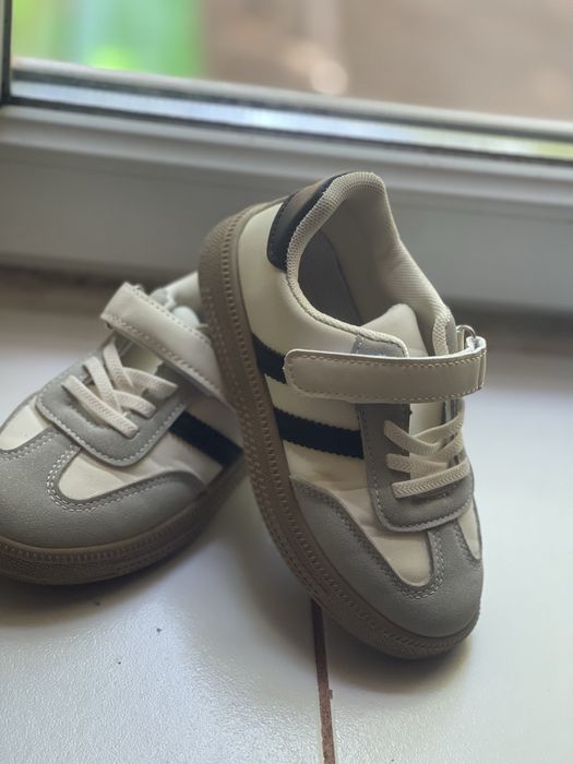 Кросівки на хлопчика в новому стані