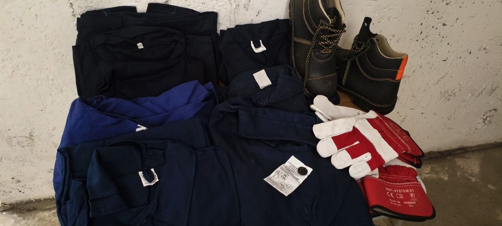 Sprzedam bluzy i buty  robocze