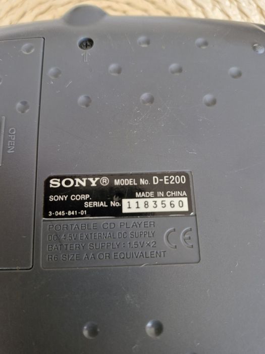 CD walkman sony D-E200