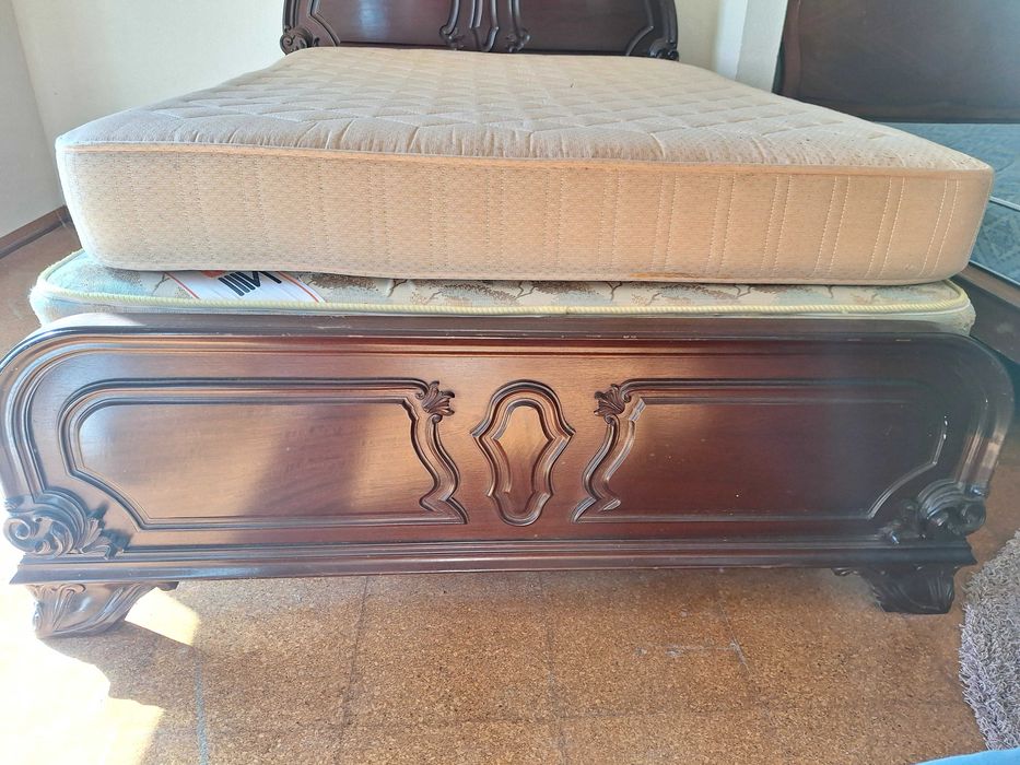 Cama de Casal Madeira Maçica Vintage em ótimo estado