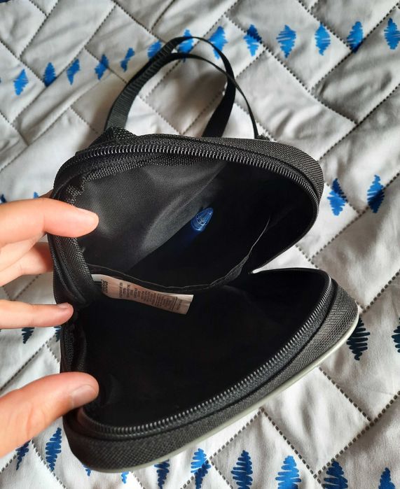 Bolsa preta da marca Adidas