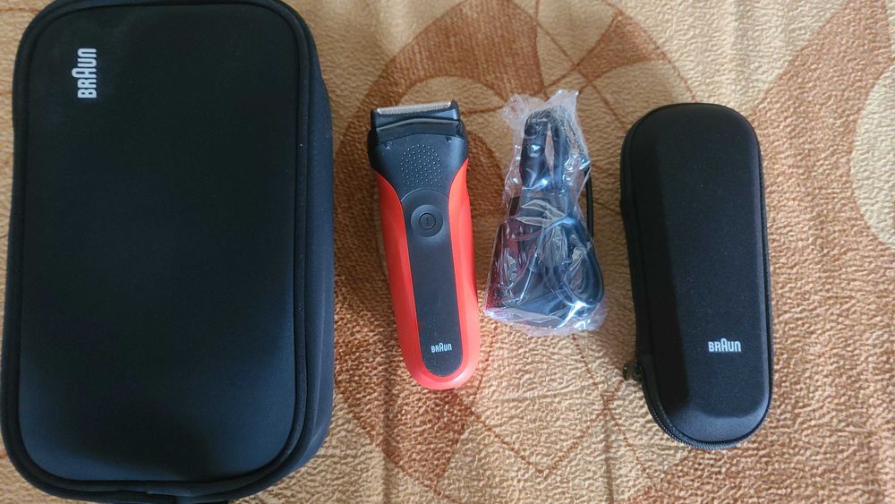 Електробритва Braun Series 3 300 сіткова кейс+чохол мережа+акум. нове