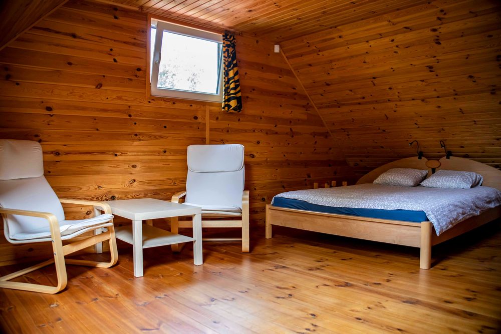 dom nad Saskiem z prywatnym pomostem.