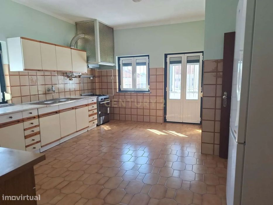 Arrendamento T3 - Andar de Moradia + Sótão - 1.650,00€