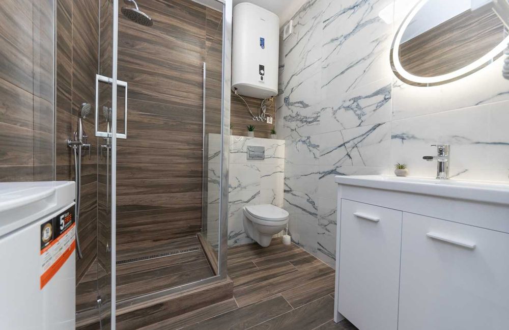 Подобова оренда- комфортна студія з ремонтом, біля метро. Світло 24/7.