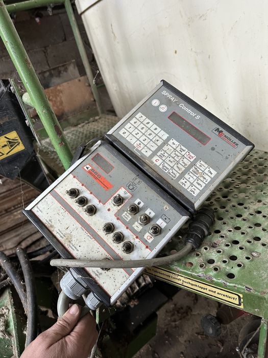 Opryskiwacz AMAZONE BBG S 330 PLUS 2000 rok