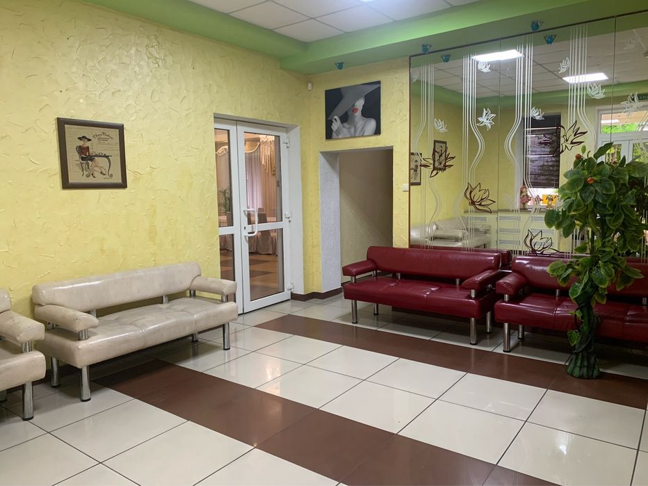 Продаж комерційного обʼєкта 1100 м² + 40 соток землі ЗВЯГЕЛЬ