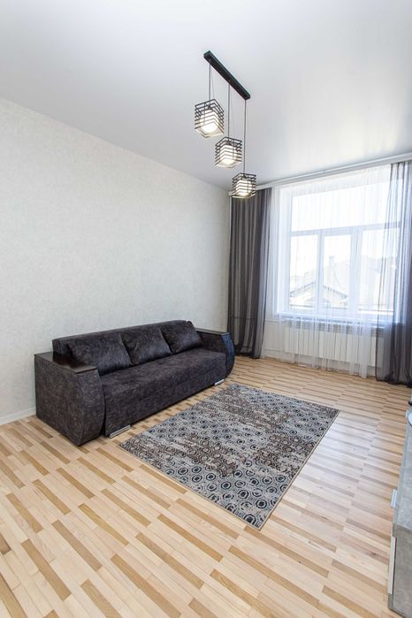 Центр. Вул. Б. Хмельницького 17. 2 кімнати. Квартира подобово