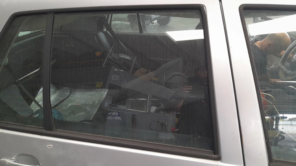 Vidro porta trás direito VOLKSWAGEN Golf IV (1J1)