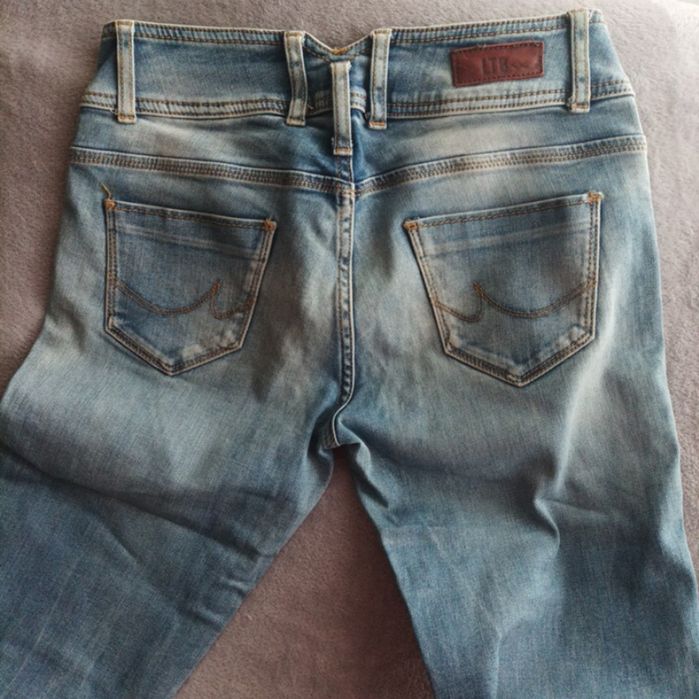 Жіночі джинсові штани